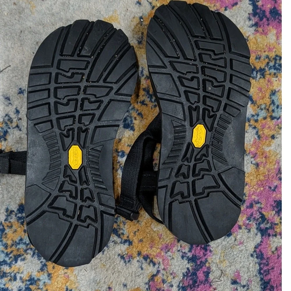 Chaco Z2 Classic Men's Black Sport Sandals Toe Loop Vibram Sole- Size 9